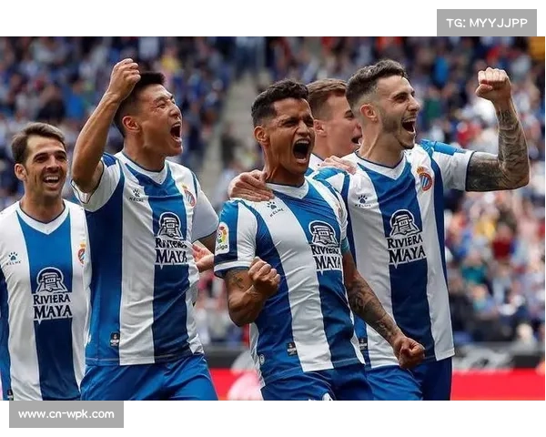 西班牙人主场球迷营造狂热氛围,成球队抢分后盾